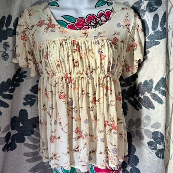 Floral Cream Women's Top - Picture 1 of 3